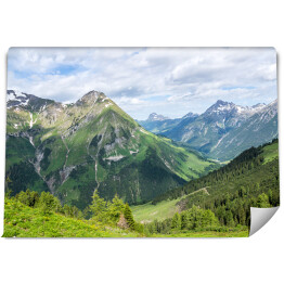 Fototapeta samoprzylepna Alpejski krajobraz w pogodny dzień