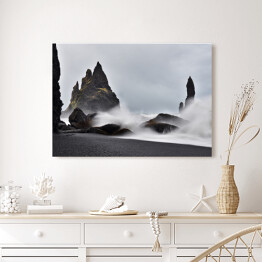 Obraz na płótnie Skały w morzu we mgle, Islandia