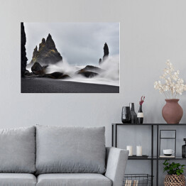 Plakat samoprzylepny Skały w morzu we mgle, Islandia