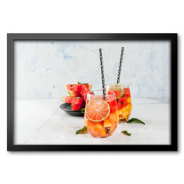 Obraz w ramie Letnie drinki i koktajle - lemoniada ze świeżym arbuzem, limonką, miętą i ananasem