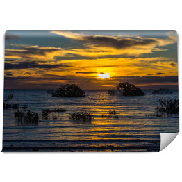 Fototapeta samoprzylepna Złoty zmierzch przy wyspie zlokalizowanej w Germein, Australia