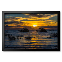 Obraz w ramie Złoty zmierzch przy wyspie zlokalizowanej w Germein, Australia