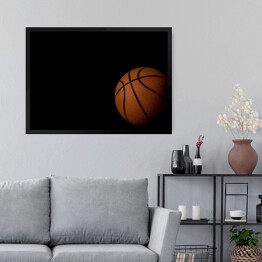 Obraz w ramie Piłka do koszykówki na czarnym tle