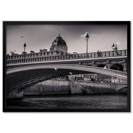 Plakat w ramie Czarno biała grafika Mostu nad Sekwaną we Francji