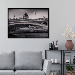 Plakat w ramie Czarno biała grafika Mostu nad Sekwaną we Francji