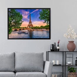 Obraz w ramie Paryska wieża Eiffla i rzeka - zmierzch w Paryżu, Francja