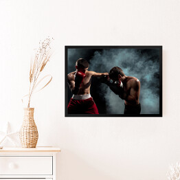 Obraz w ramie Dwóch profesjonalnych bokserów na czarnym przydymionym tle 