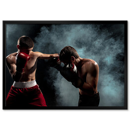 Plakat w ramie Dwóch profesjonalnych bokserów na czarnym przydymionym tle 