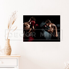 Plakat samoprzylepny Dwóch profesjonalnych bokserów w półmroku