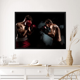 Obraz w ramie Dwóch profesjonalnych bokserów w półmroku