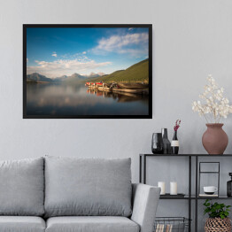 Obraz w ramie Łodzie na spokojnym jeziorze z górami w tle