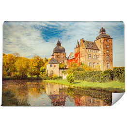 Piękny, letni widok na niemiecki zamek Schloss Myllendonk