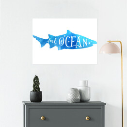 Napis na rysunku niebieskiej ryby - "poczuj ocean"