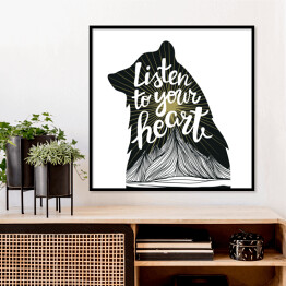 Plakat w ramie Ilustracja z czarnym niedźwiedziem, słońcem i górami oraz podpisem "posłuchaj swojego serca"
