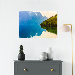 Plakat samoprzylepny Góry, jezioro i fiord w Norwegii
