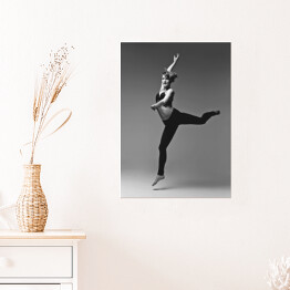 Plakat samoprzylepny Piękna tancerka w odcieniach szarości