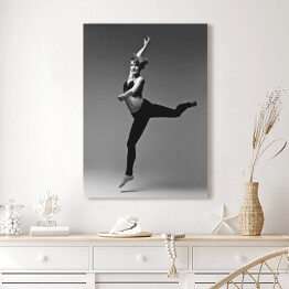 Obraz na płótnie Piękna tancerka w odcieniach szarości