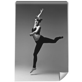 Fototapeta Piękna tancerka w odcieniach szarości