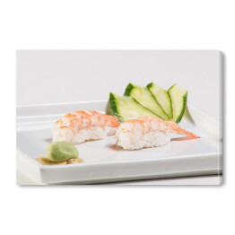 Sushi na białym talerzu