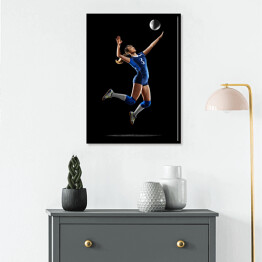 Plakat w ramie Kobieta grająca w siatkówkę na czarnym tle