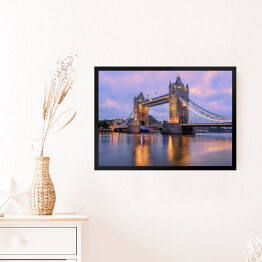 Obraz w ramie Basztowy most w Londynie, UK, w świetle wschodzącego słońca