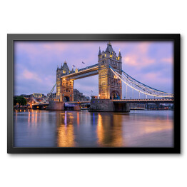 Obraz w ramie Basztowy most w Londynie, UK, w świetle wschodzącego słońca