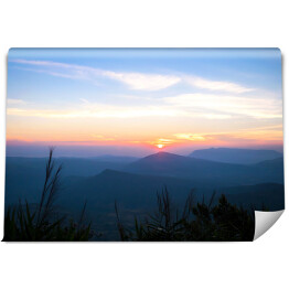 Fototapeta Zachód słońca nad warstwami gór