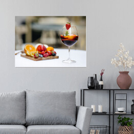 Plakat samoprzylepny Czerwone wino z owocami na stole