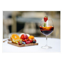 Plakat Czerwone wino z owocami na stole