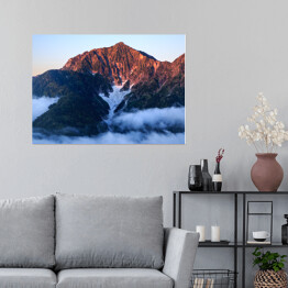 Plakat samoprzylepny Alpy Północne zabarwione na czerwono podczas wschodu słońca