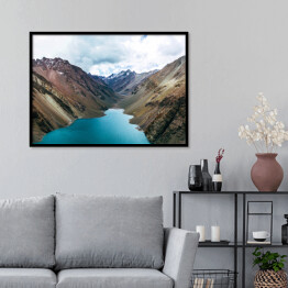 Plakat w ramie Jezioro Inków przy stromych zboczach łańcuchów górskich