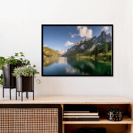 Plakat w ramie Piękne jezioro o gładkiej tafli w Alpach