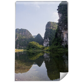 Fototapeta samoprzylepna Krajobraz z jeziorem, Wietnam