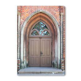 Obraz na płótnie Centralne drzwi wejściowe do starego średniowiecznego kościoła z cegły