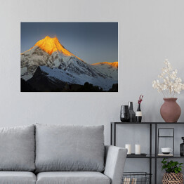Plakat samoprzylepny Wschód słońca nad ośnieżonymi górami