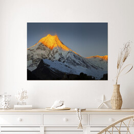 Plakat Wschód słońca nad ośnieżonymi górami