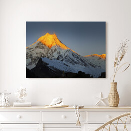 Obraz na płótnie Wschód słońca nad ośnieżonymi górami