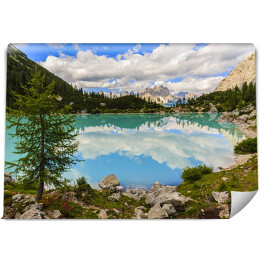 Fototapeta winylowa zmywalna Jezioro Sorapiss o niesamowitym turkusowym kolorze wody, Włochy