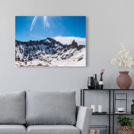 Obraz na płótnie Skaliste góry pokryte śniegiem