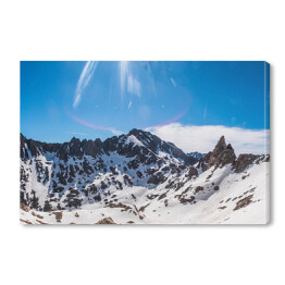Obraz na płótnie Skaliste góry pokryte śniegiem