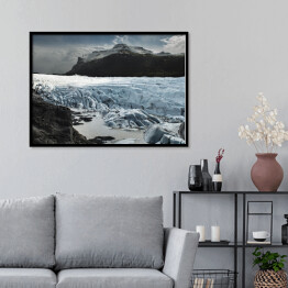 Plakat w ramie Lodowcowy krajobraz Islandii w pochmurny dzień