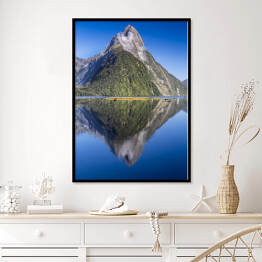 Plakat w ramie Bezchmurne niebo nad Górą Mitre Peak, Nowa Zelandia