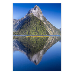 Plakat samoprzylepny Bezchmurne niebo nad Górą Mitre Peak, Nowa Zelandia