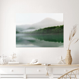 Plakat samoprzylepny Góry i las w mglisty, deszczowy dzień