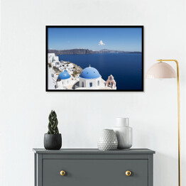 Plakat w ramie Widok na białe domy i niebieskie dachy na Santorini