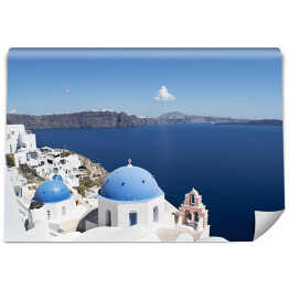 Fototapeta Widok na białe domy i niebieskie dachy na Santorini