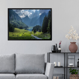 Obraz w ramie Jezioro Seealpsee w Szwajcarii otoczone górami