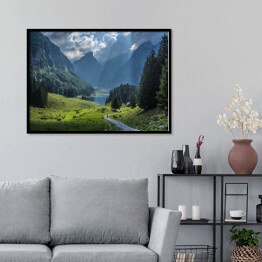Plakat w ramie Jezioro Seealpsee w Szwajcarii otoczone górami