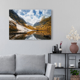 Obraz na płótnie Złota jesień nad jeziorem w górach