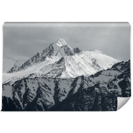 Fototapeta samoprzylepna Śnieżne pasmo górskie w Indiach